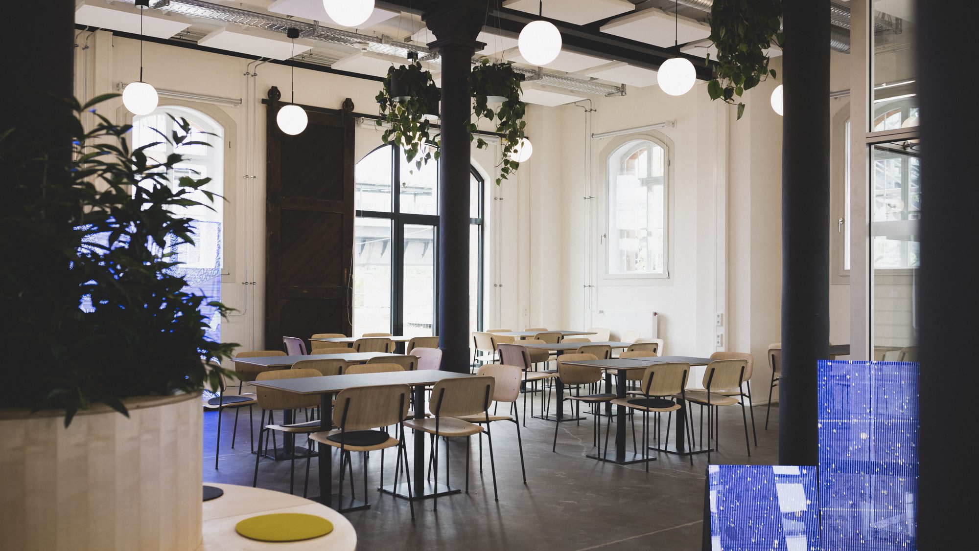 Modernes Büro im Zollhof Tech Incubator, Nürnberg